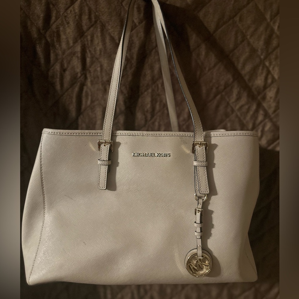 Michael Kors beige leather purse with dust bag